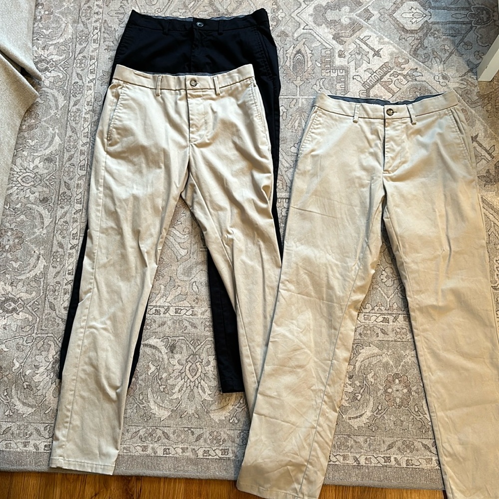 NWOT Old Navy Men’s khakis (Set of Three) Size 30x32